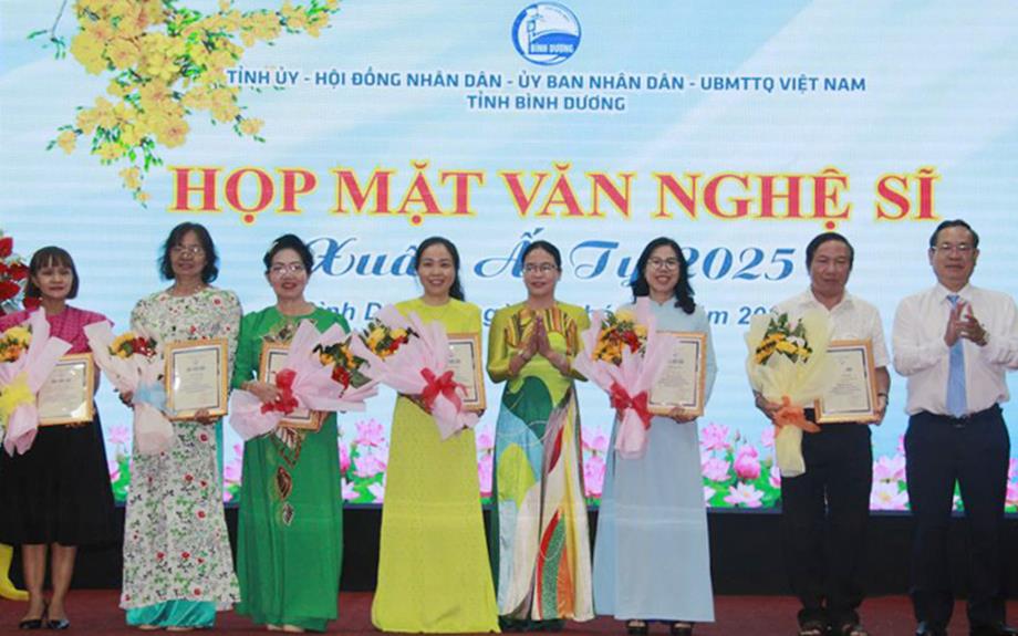 Chúc mừng Thầy/Cô trường Đại học Thủ Dầu Một đạt giải thưởng Cuộc thi sáng tác Văn học nghệ thuật tỉnh Bình Dương